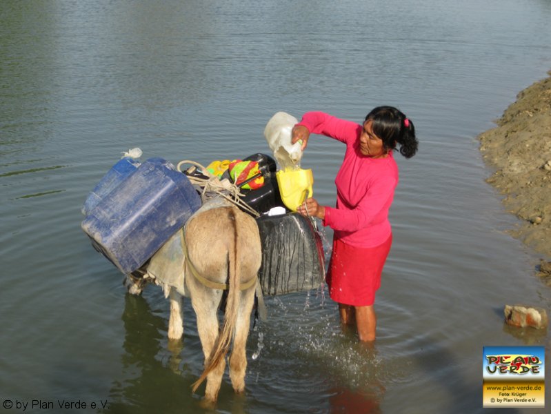 Mühsamer Wassertransport.